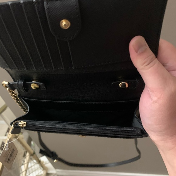 Selling my MK phone bag. 💯 % authentic. - Picture 4 of 6